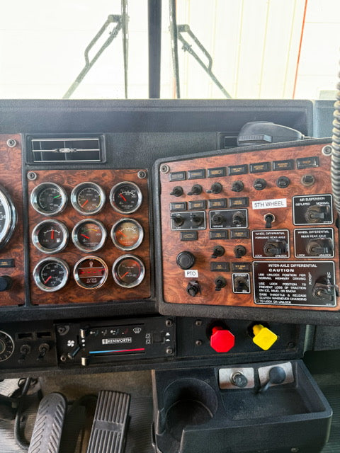 2001 Kenworth T800 Winch Truck